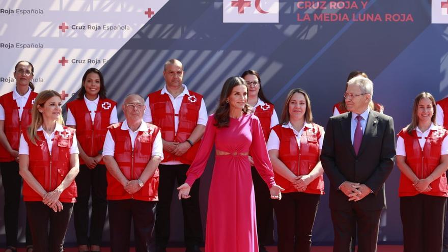La reina preside en València la entrega de las condecoraciones de Cruz Roja
