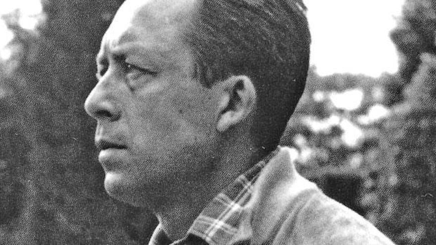 Albert Camus Sintes es un escritor francés, con raíces menorquinas, nacido en Argelia.