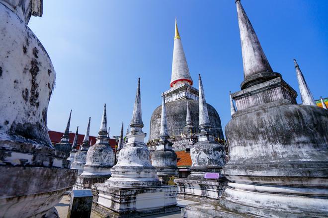 Vista de Wat Phra Mahathat Woramahawihan.