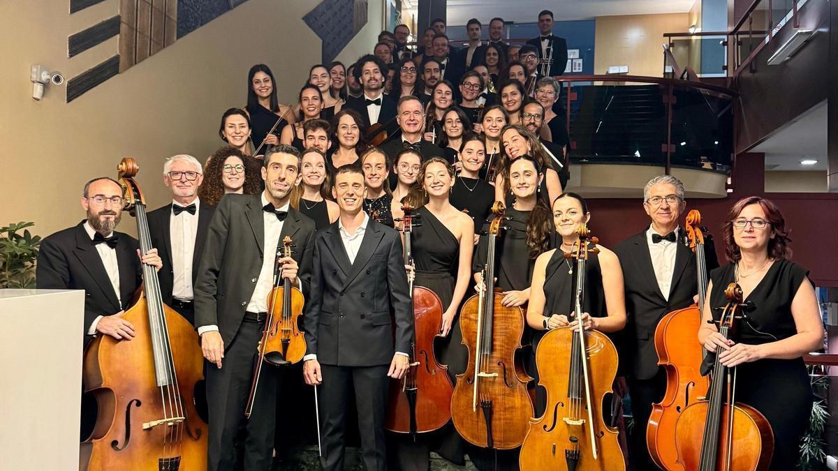 Componentes de la Orquesta del Colegio Oficial de Médicos de València.