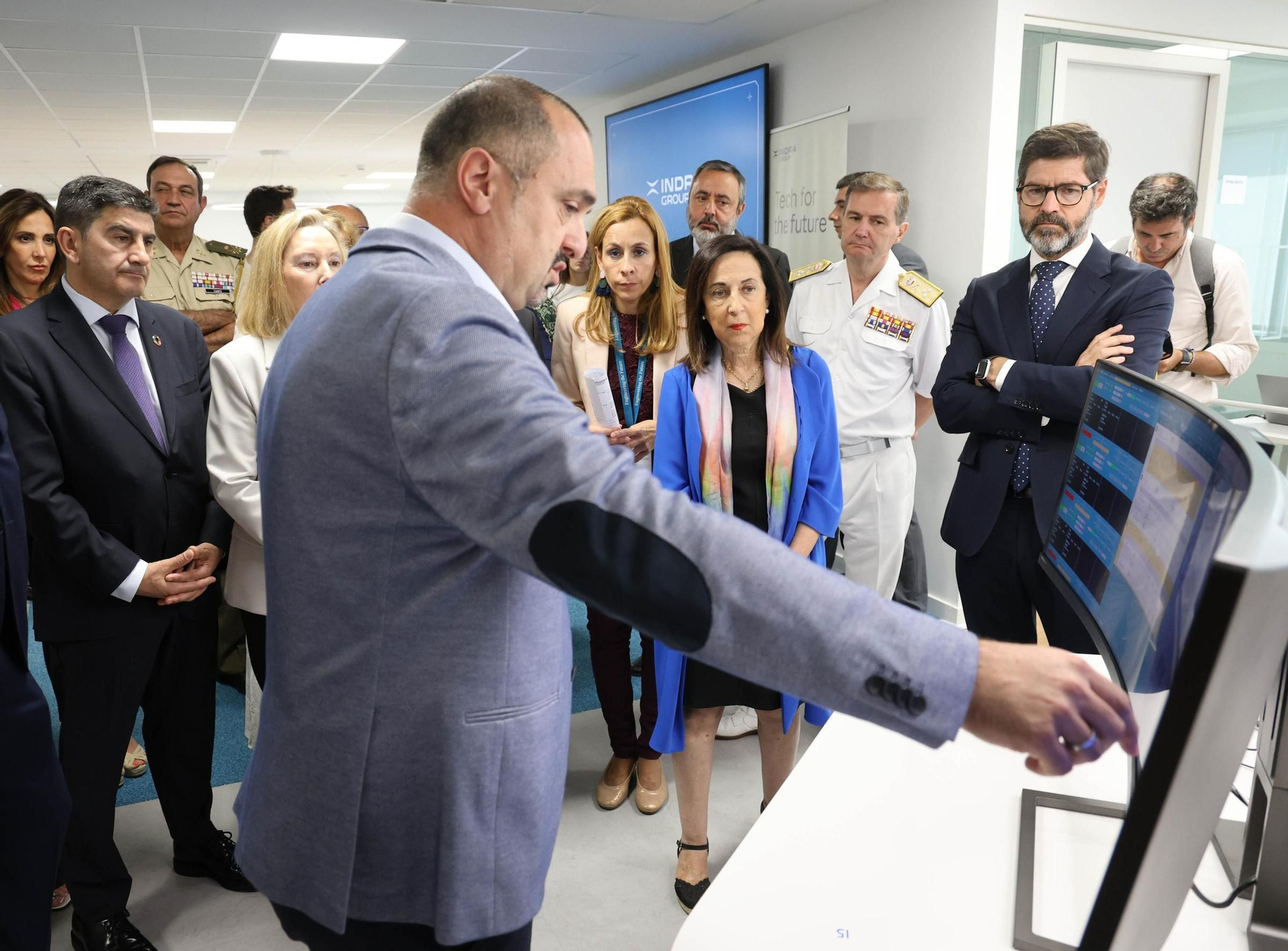 La ministra de Defensa, Margarita Robles, visita la sede de Indra en Vigo