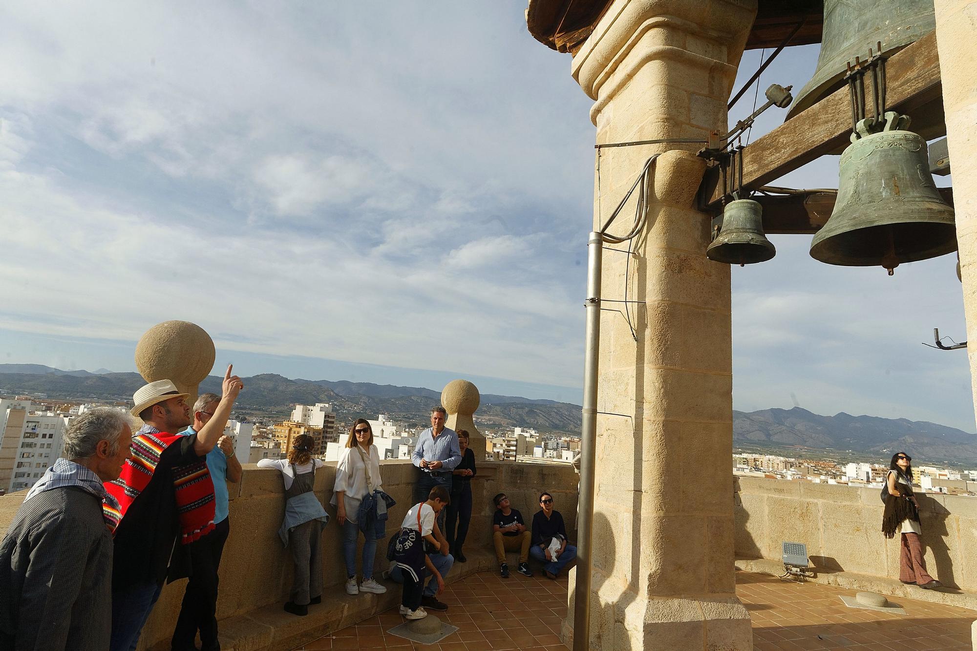 Castelló redescubre la historia del Fadrí con la Pujà de la colla El Pixaví