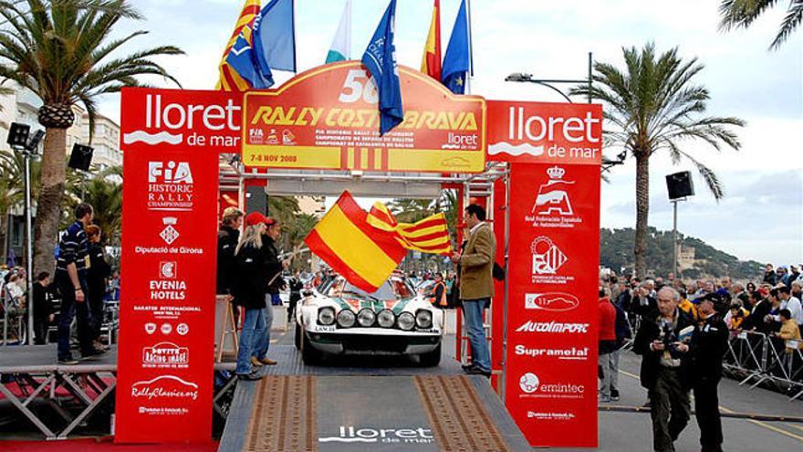 Una imatge de la sortida del ral·li Costa Brava de l&#039;any passat al passeig de Lloret de Mar.