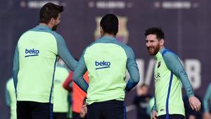marcosl37632386 barcelona s argentinian forward lionel messi  r   talks with170311184126