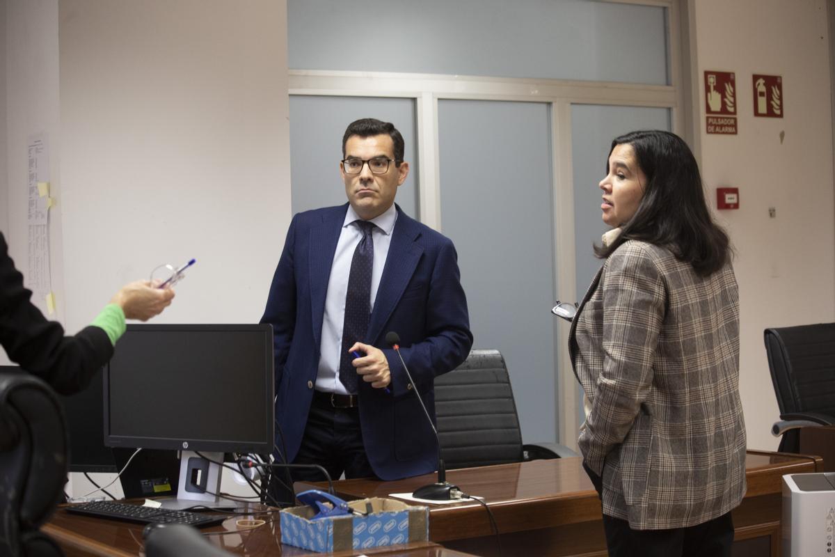 Los fiscales del caso Sala, Martín López Nieto y Lourdes Giménez-Pericás el día del sorteo del jurado.