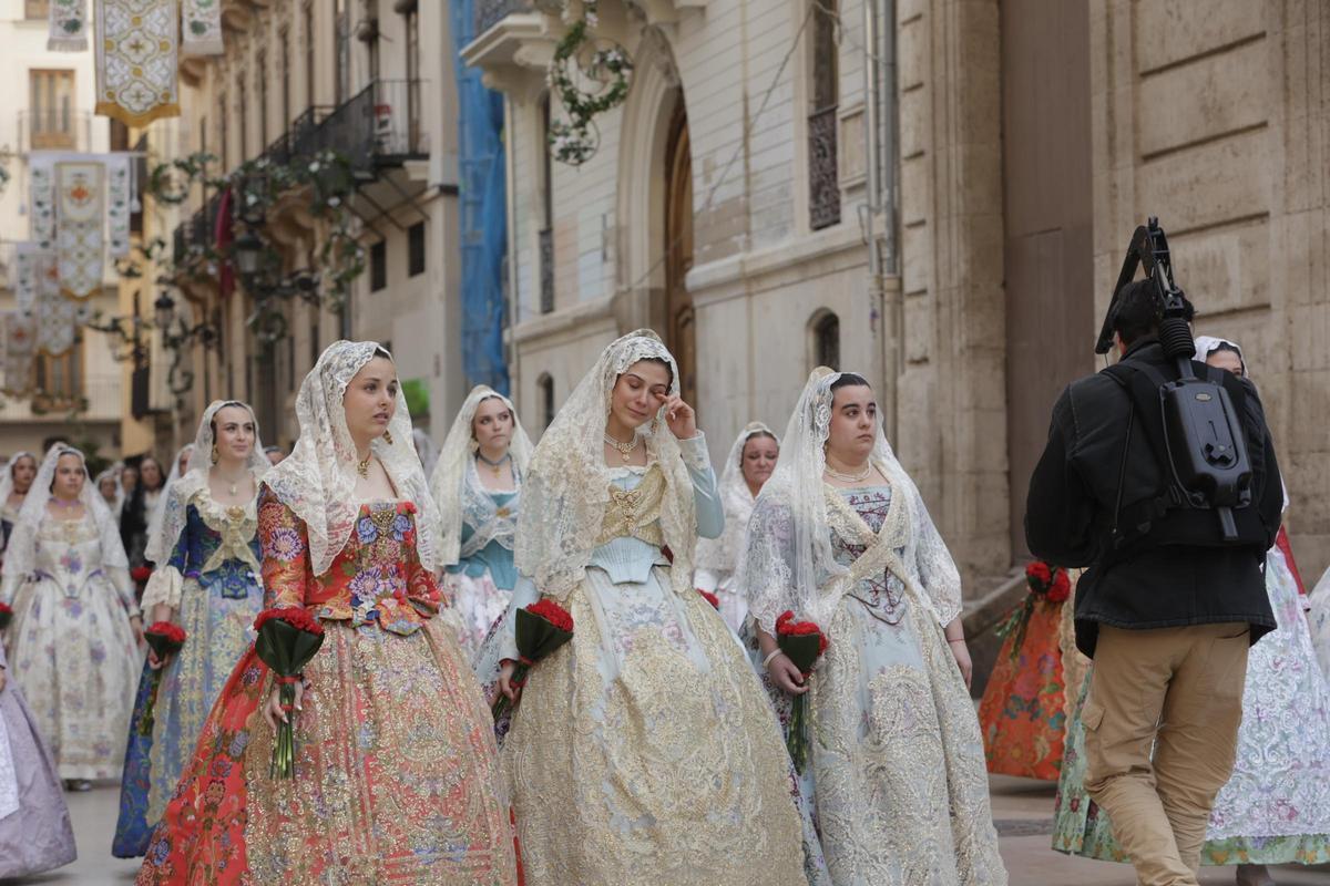 Todas las fotos de la ofrenda del 18 de marzo por la calle San Vicente hasta las 18:30 horas Todas las fotos de la ofrenda del 18 de marzo por la calle San Vicente hasta las 18:30 horas