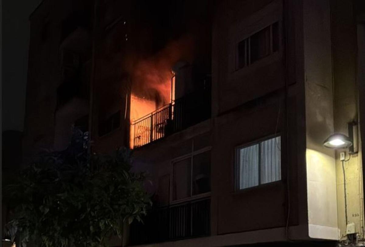 El fuego se produjo en un inmueble de un segundo piso