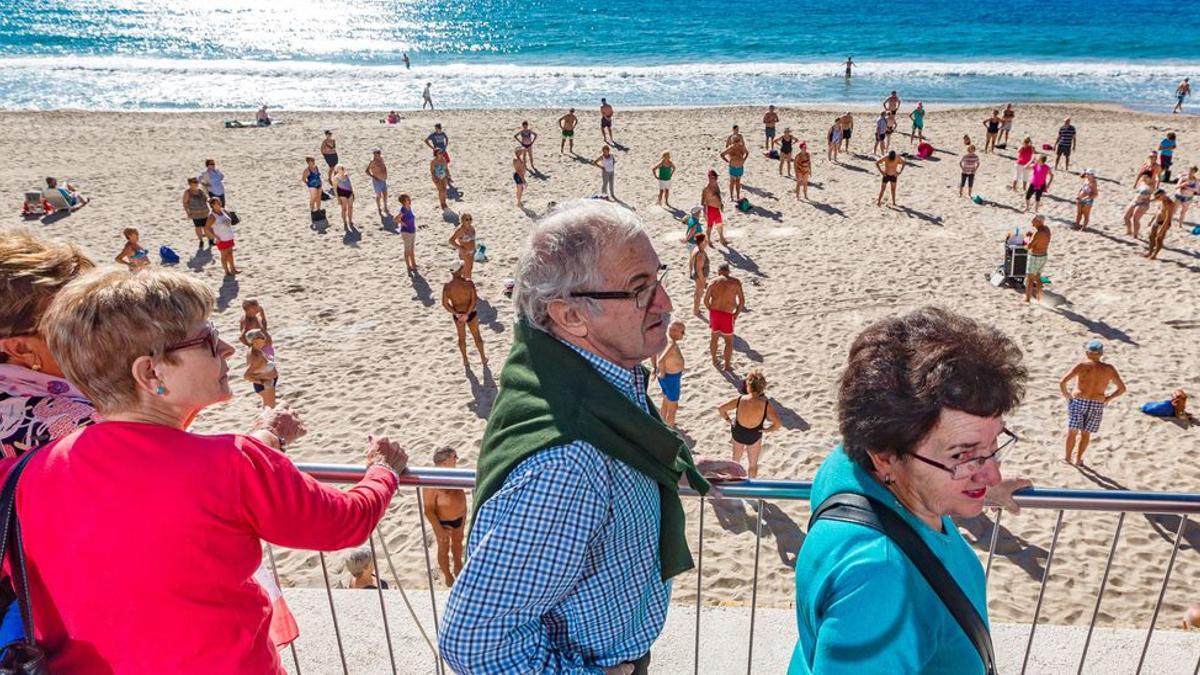 Pensionistas en un viaje del Imserso en Benidorm, en una imagen de archivo.