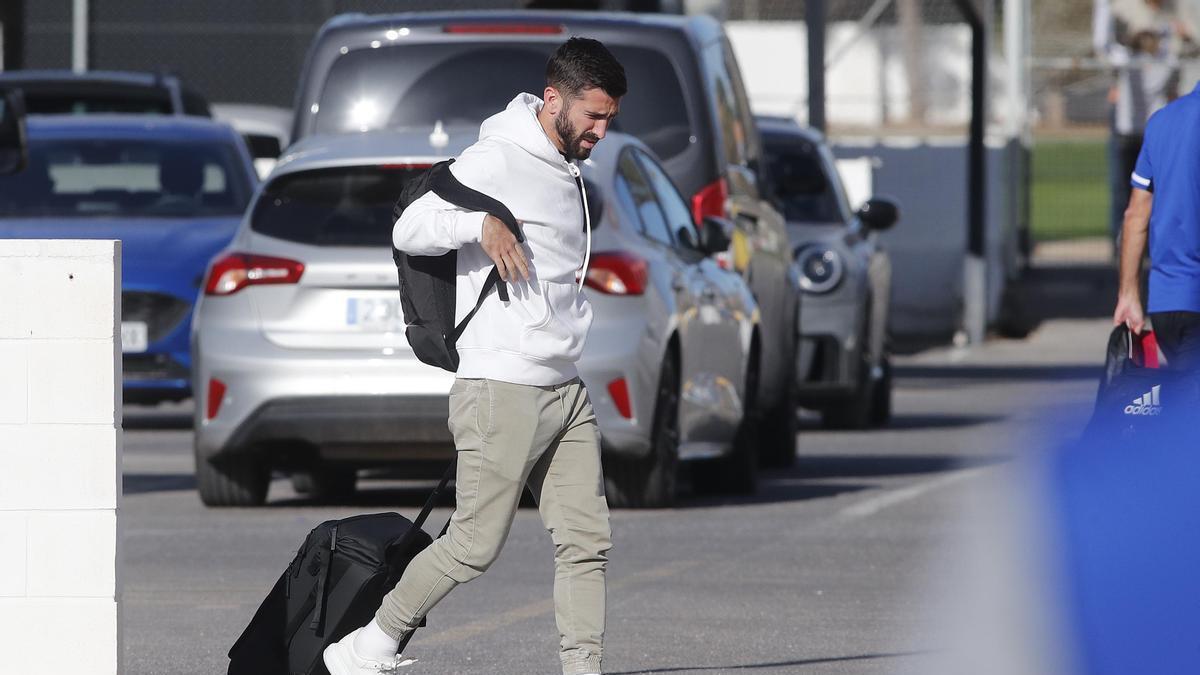 Gayà, en su llegada a Paterna tras abandonar la concentración de la selección española