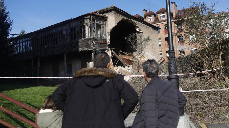 Alarma Colloto (Oviedo) tras desplomarse una casa de dos pisos durante la noche: "Sonó como si fuese un bombazo"