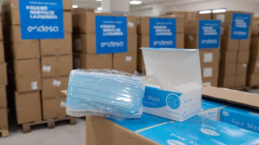 Endesa dona 90.000 mascarillas al Servicio Canario de Salud