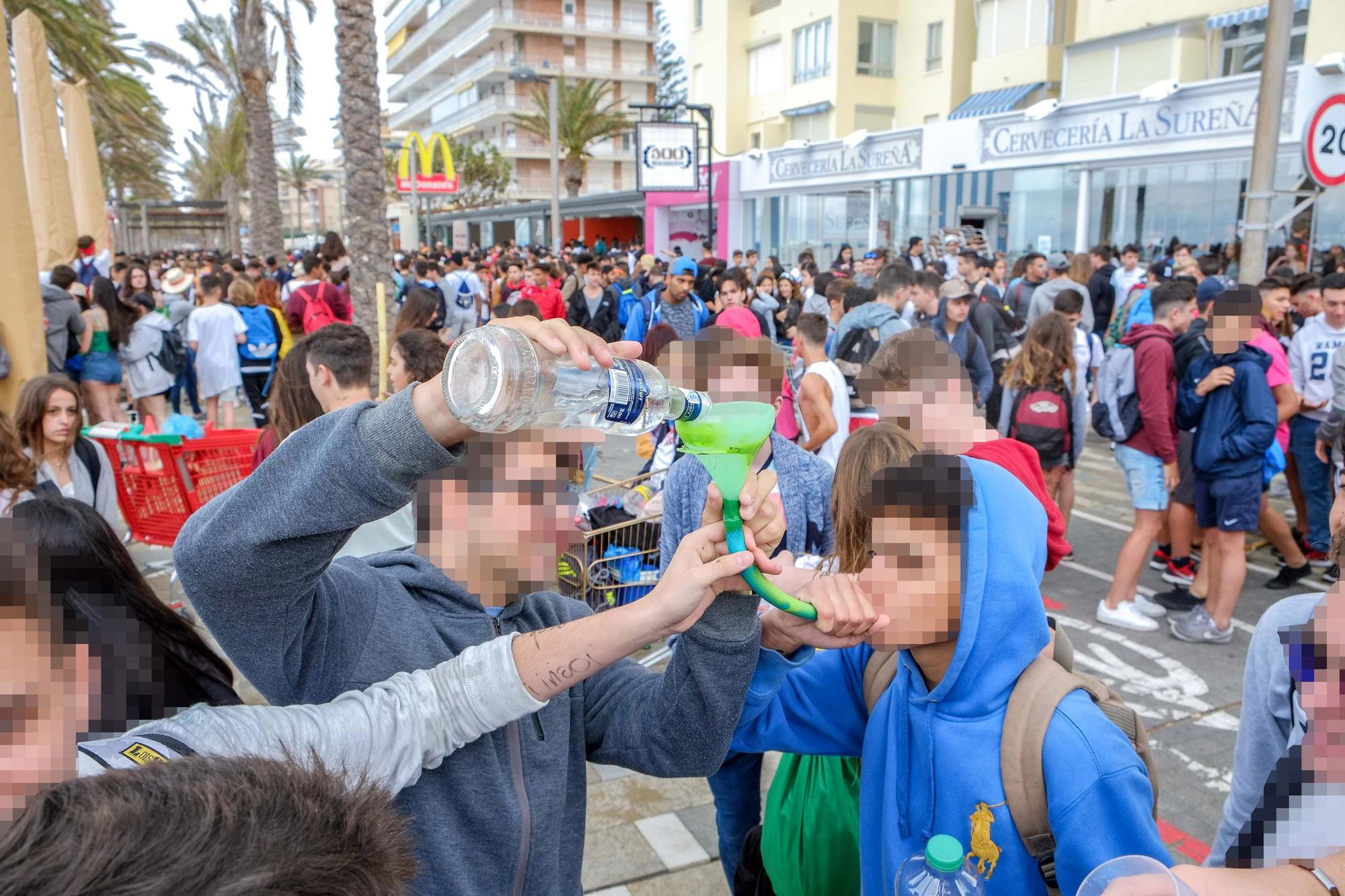 Así eran los Botellones el día de Santa Faz en la Playa de San Juan antes de las restricciones de seguridad