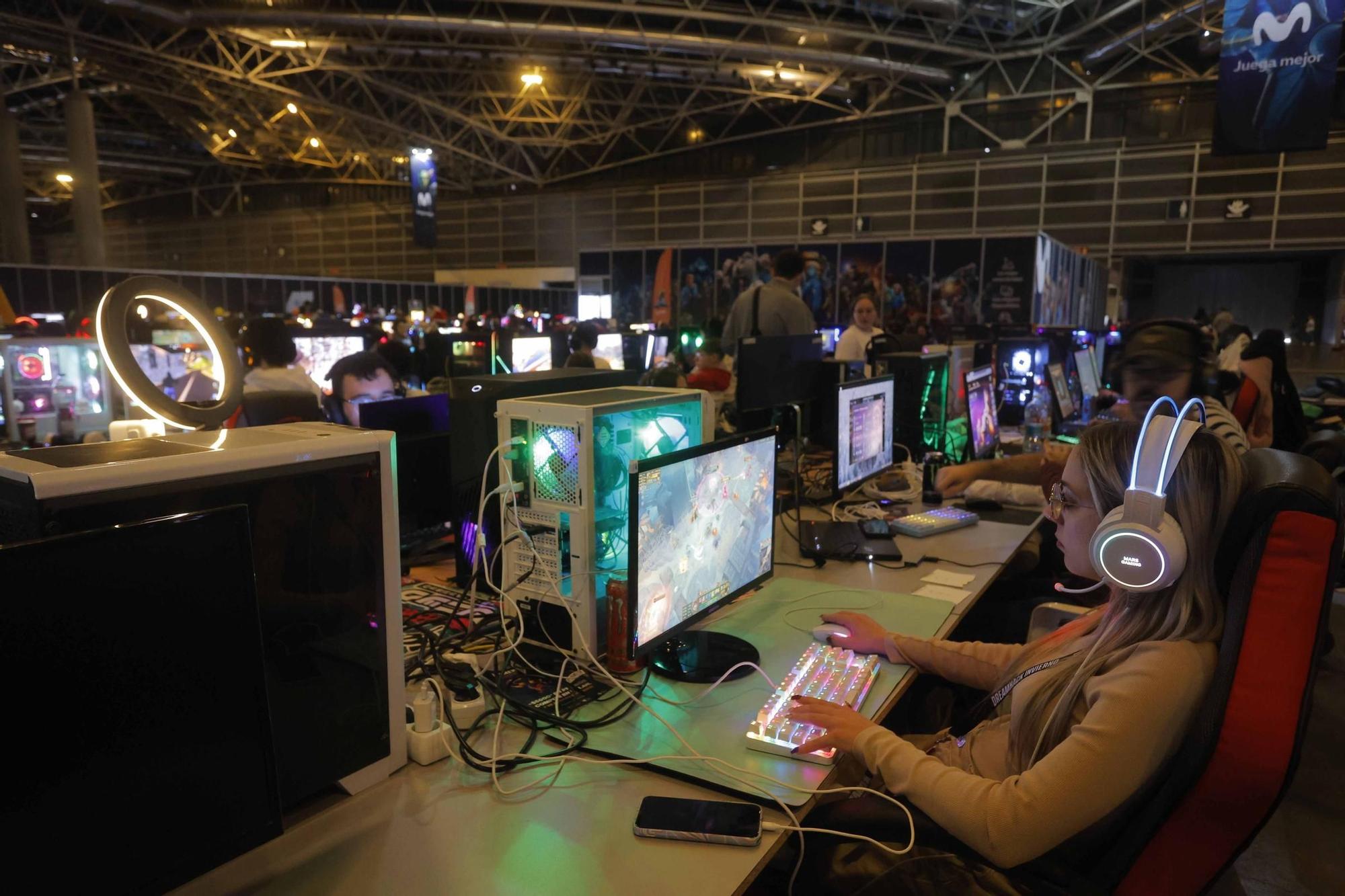 Los 'gamers' siguen jugando en la segunda jornada de la DreamHack Valencia 2023