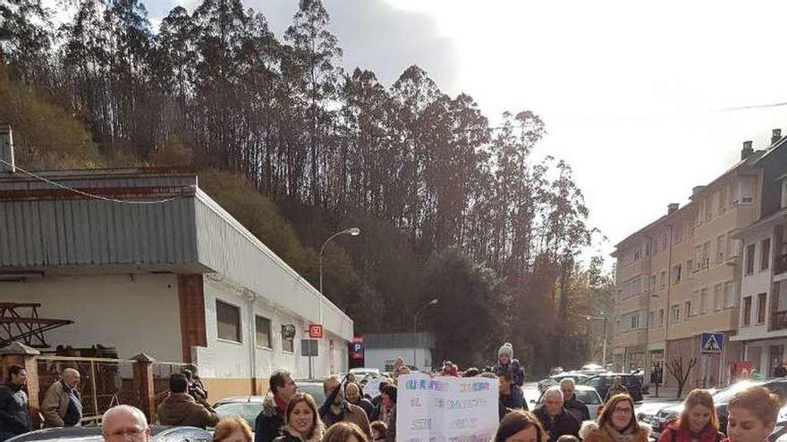 La manifestación por las calles de Trevías.