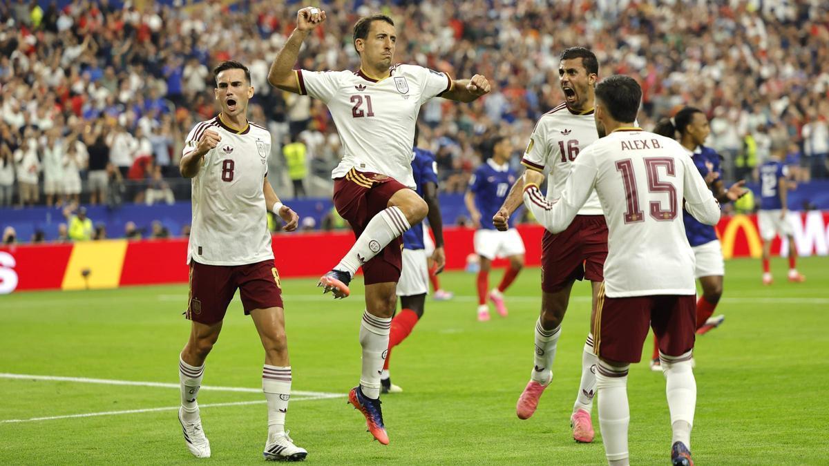 Oyarzabal celebra el gol contra França