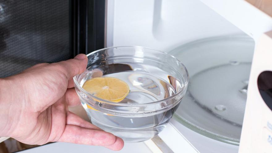 ESTROPAJOS  Cómo limpiar los estropajos y trapos de cocina con el truco  del microondas