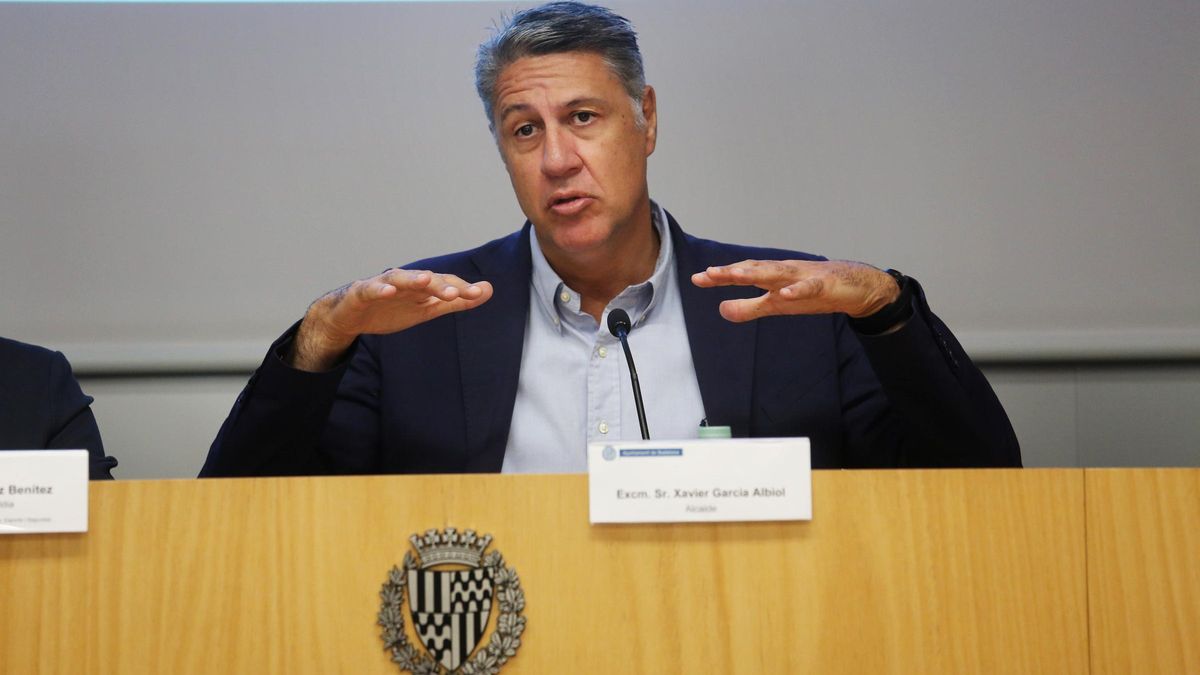 El alcalde de Badalona, Xavier Garcia Albiol, durante la rueda de prensa de balance de los 100 días al frente de la alcaldía