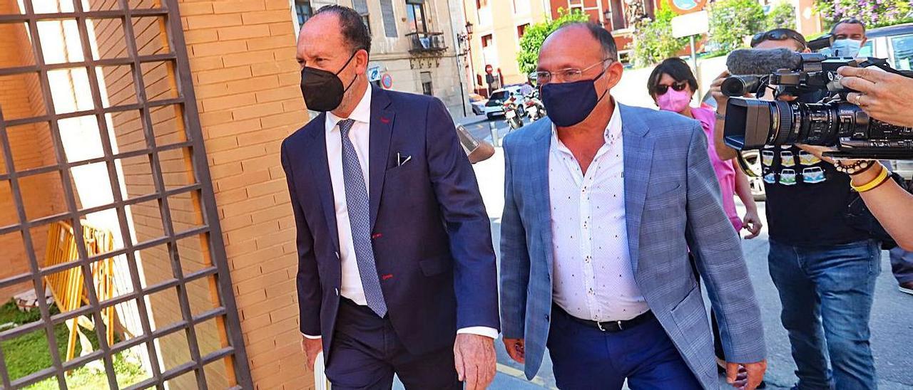 Bascuñana, el día que fue a declarar a los juzgados de Orihuela. | TONY SEVILLA