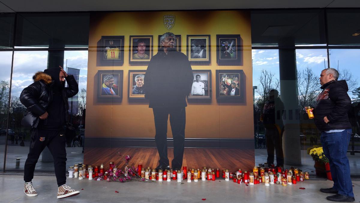 Oraciones y velas por Lucescu en en Arena Nationala de Bucarest