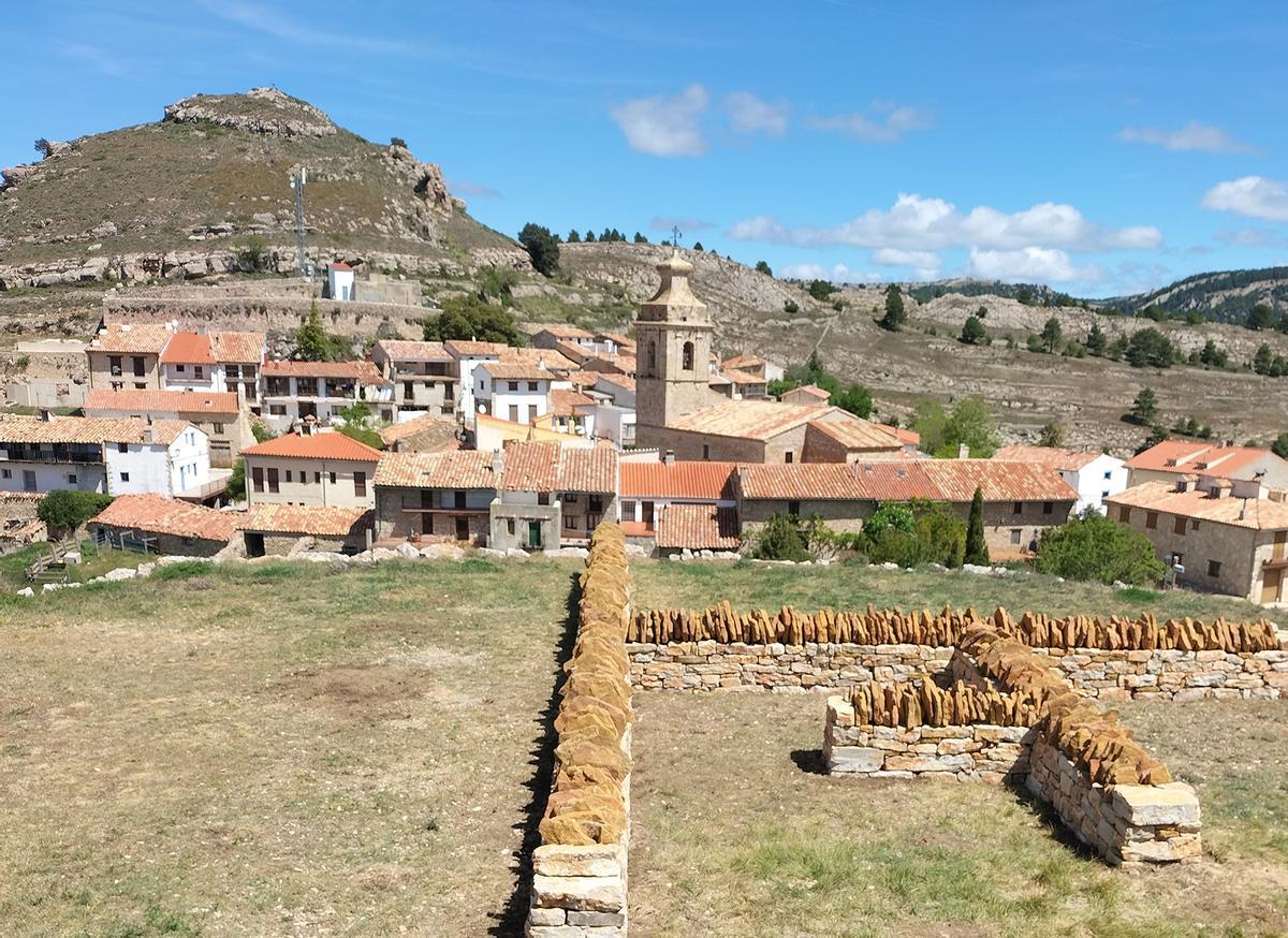 ‘Dividir un terreno en dos, en dos, en dos y en dos’, de Pep Vidal, a Castell de Cabres.