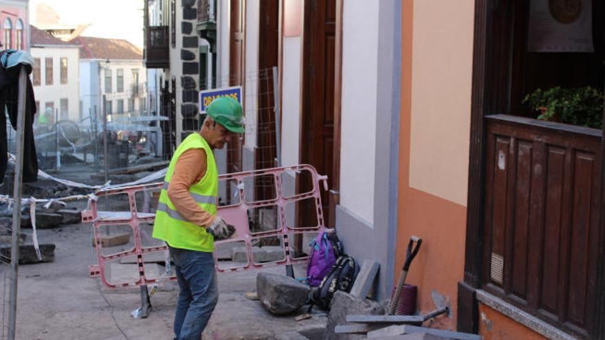 Calles principales del casco histórico de Santa Cruz de La Palma son objeto de obras de mejora que se prolongan en el tiempo.