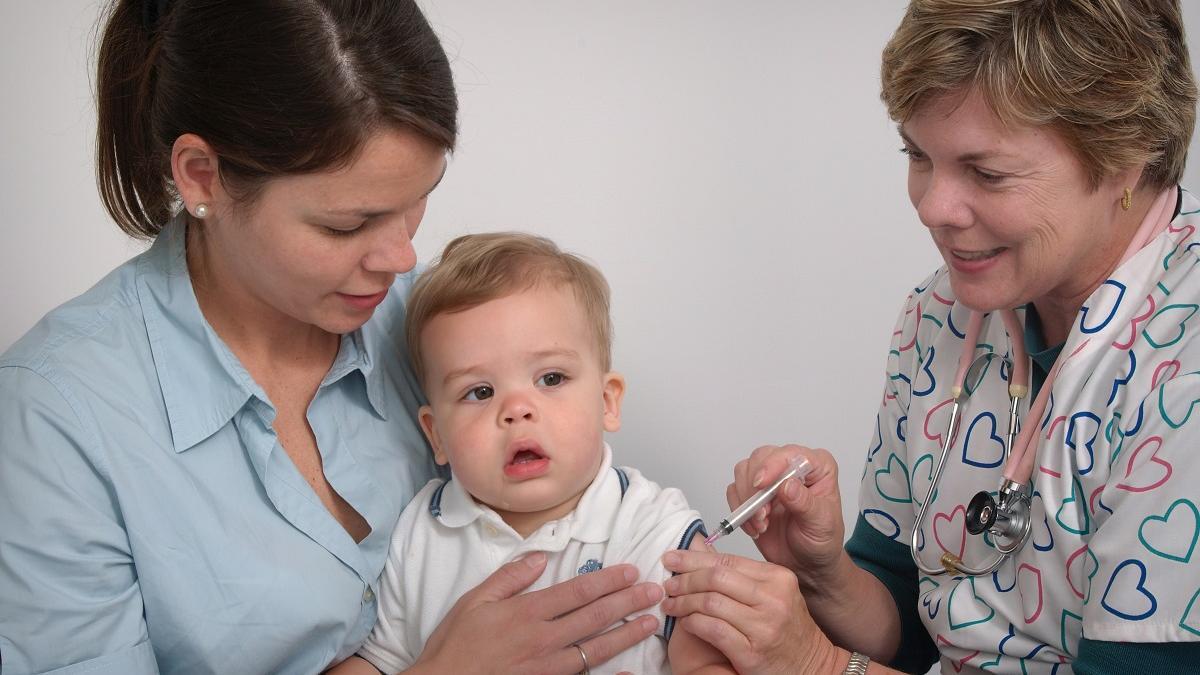 Vacunarse contra la varicela no elimina la probabilidad de tener herpes zoster pero si reduce el riesgo de desarrollarlo.