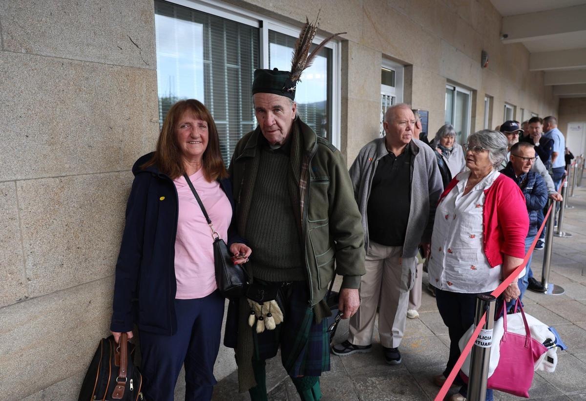 Lice y Allan, con su atuendo típico escocés.