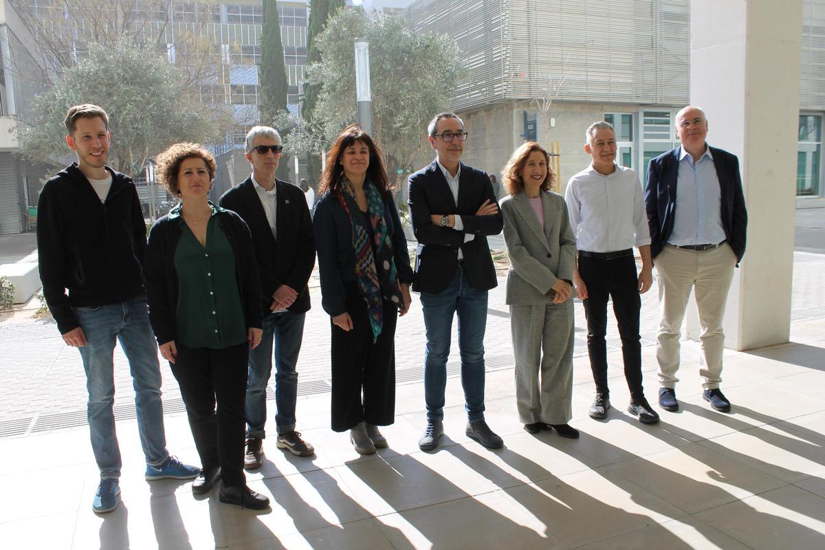 Francisco Ródenas, en el centro de la imagen, con su equipo.