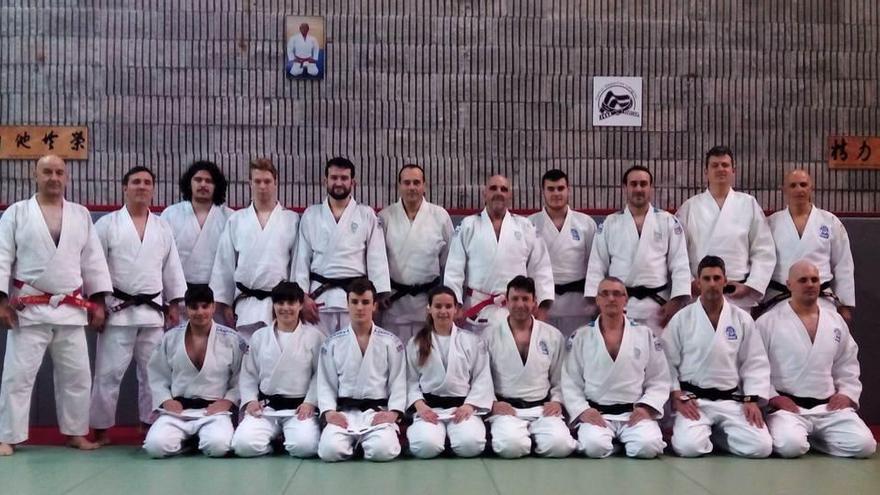 Langreo reúne a los mejores judokas en la modalidad de kata