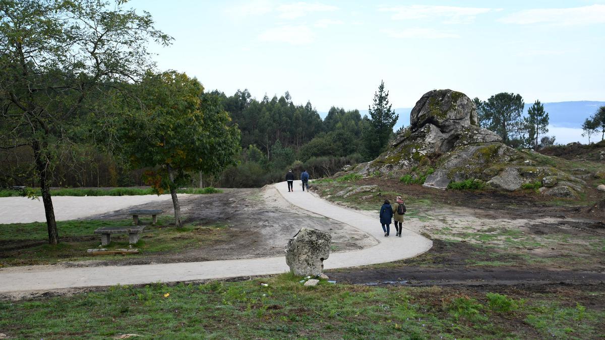 Sendero hacia uno de los miradores de A Fracha.