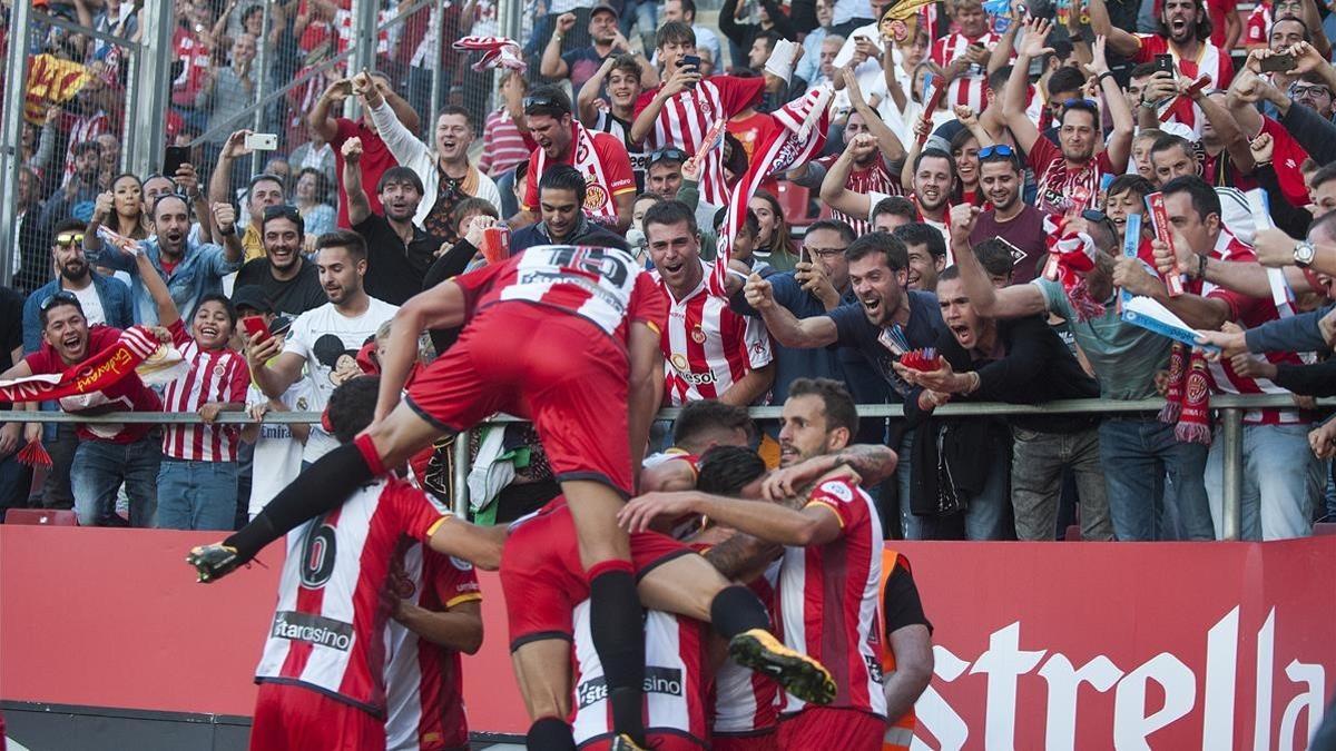 La piña del Girona celebrando el gol de Stuani, el momentáneo 1-1.