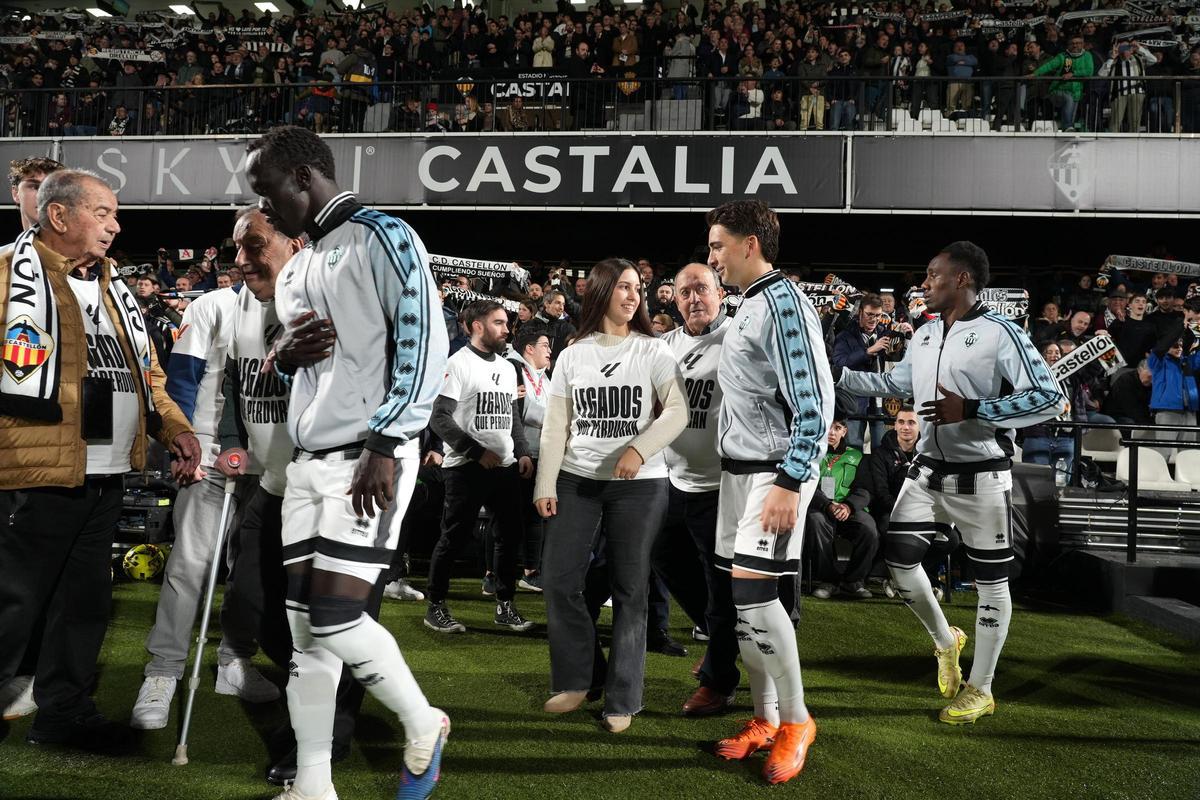 Galería | Las mejores imágenes de la afición y los homenajes del Castellón-Leganés