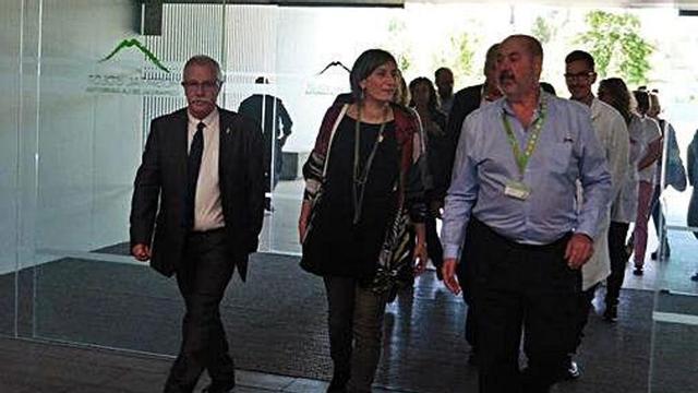La consellera Alba Vergés entra a l'hospital d'Olot i la Garrotxa.