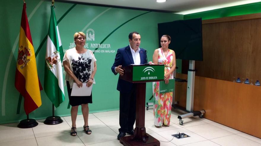 José Luis Ruiz Espejo junto a Mari Carmen Moreno y Noelia Suárez en el día de ayer.