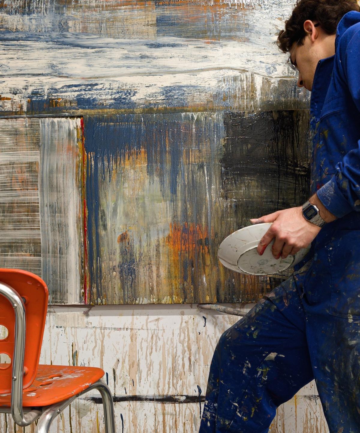 Arnau Pineda pintant una obra