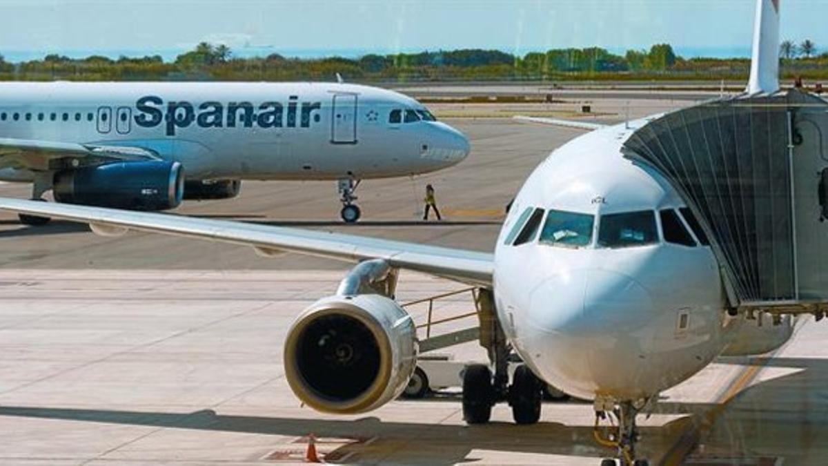 Aviones de Spanair en el día de inauguración de la terminal 1 del aeropuerto de El Prat, en junio del 2009.