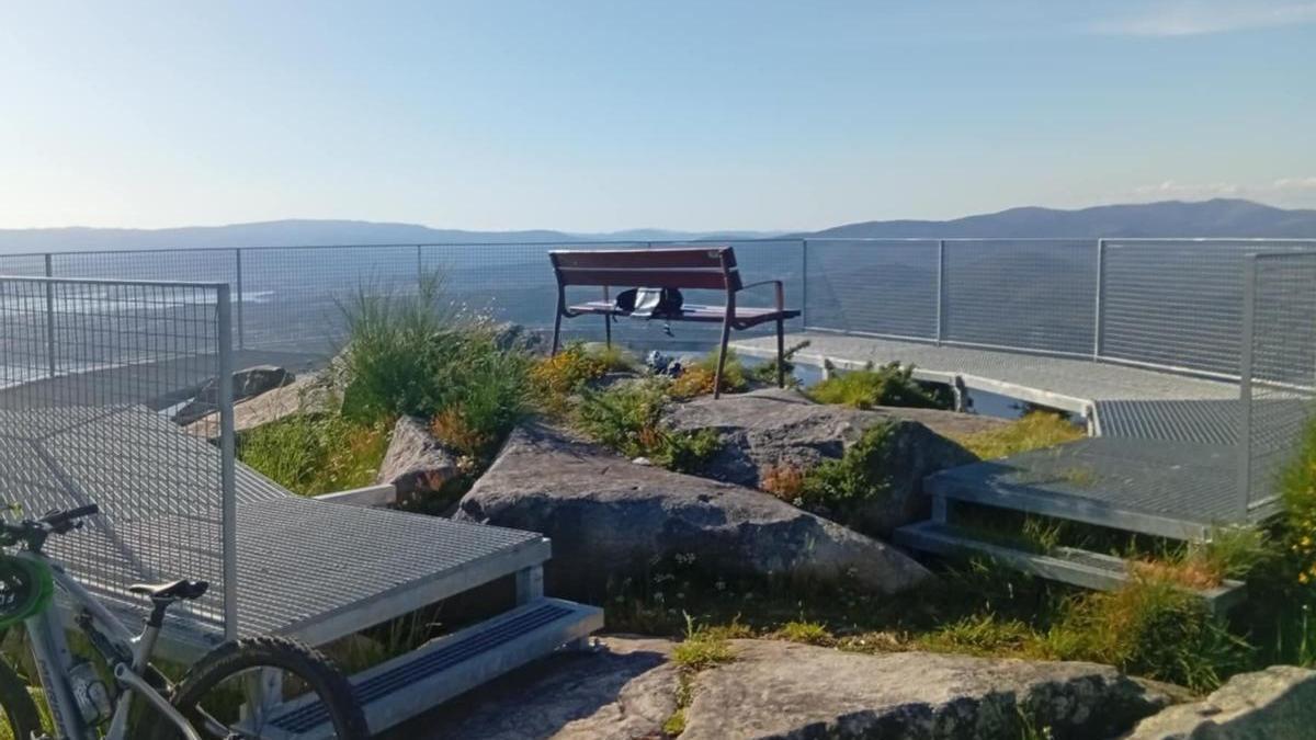 Imagen del mirador de Xiabre, en Vilagarcía, el fin de semana sin la cruz.