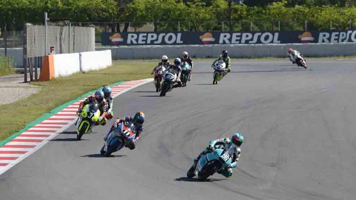 La prueba de Moto3 vio la aparición de dos banderas rojas