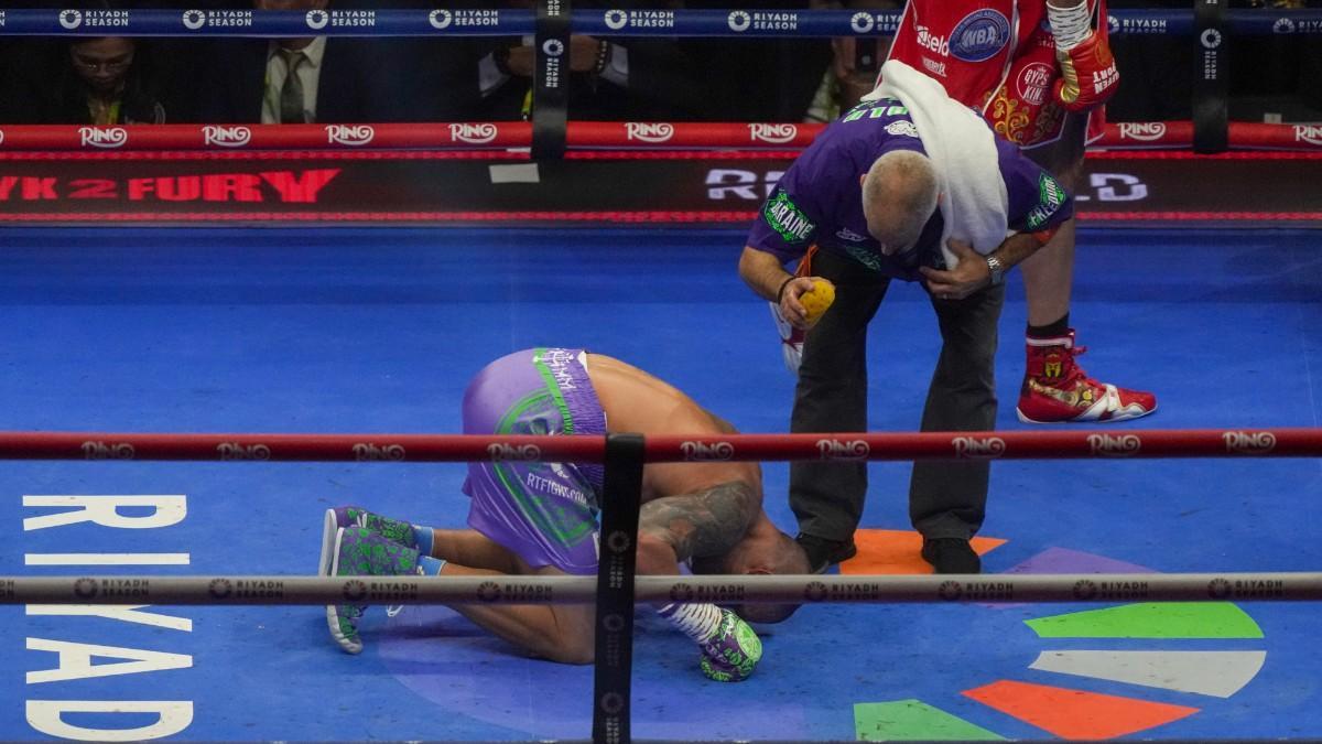 Usyk, emocionado tras el combate