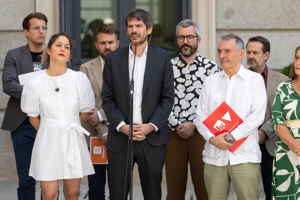 El ministro de Cultura, Ernest Urtasun, ofrece declaraciones a los medios tras la reunión de seguimiento del pacto del Gobierno de coalición entre PSOE y Sumar, en el Congreso de los Diputados, a 2 de julio de 2025, en Madrid (España). PSOE y Sumar se reú