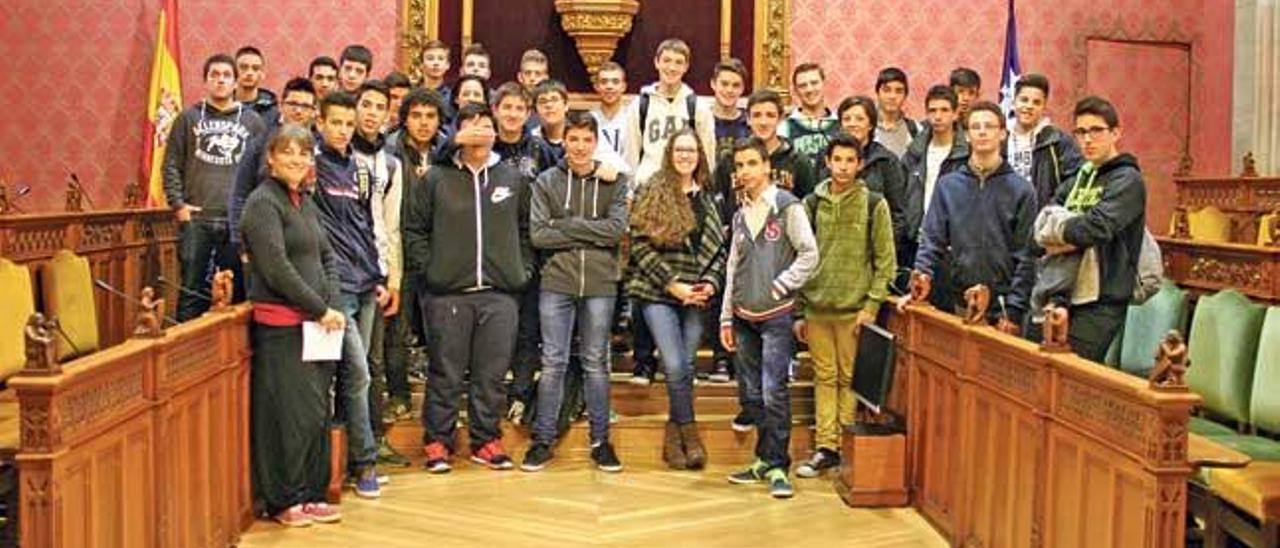 Visites escolars Conèixer les institucions de les Illes