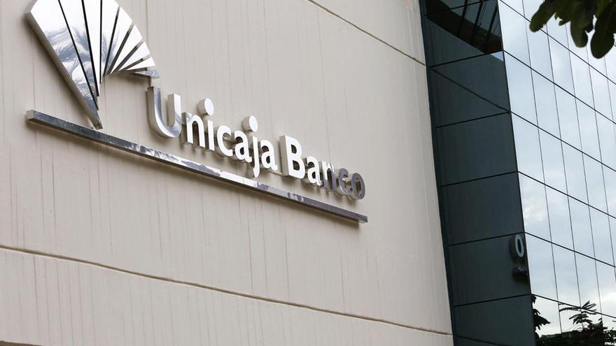 Unicaja mantiene su presencia en Caser tras la operación de Helvetia e ingresa 46,8 millones