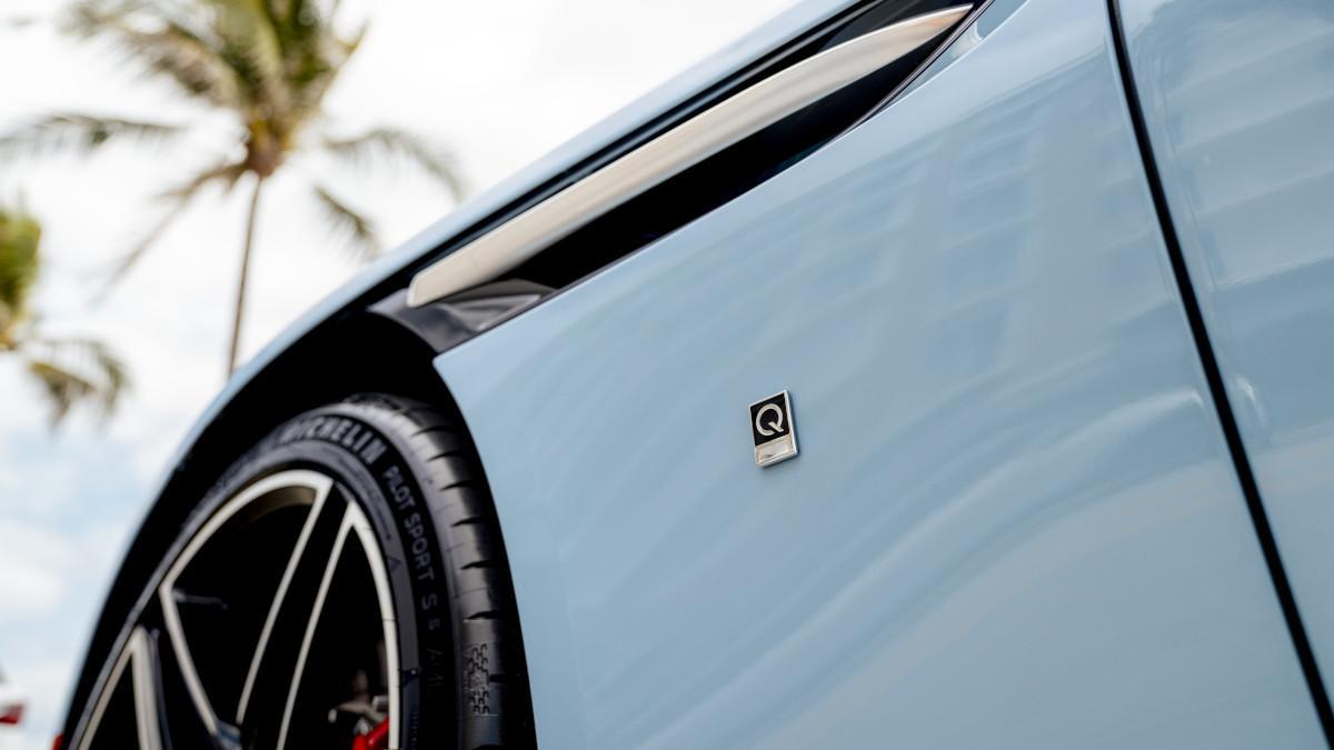 Aston Martin DB12 Volante Palm Beach Edition