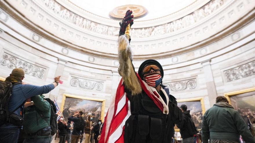 Milers de seguidors de Trump assalten el Capitoli