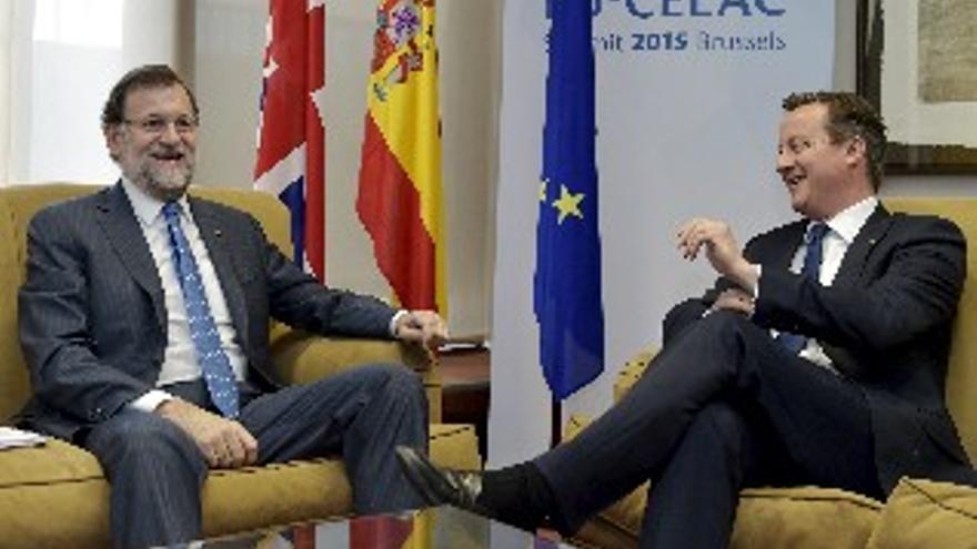 Rajoy confiesa en inglés a Cameron que "camina una hora cada mañana"