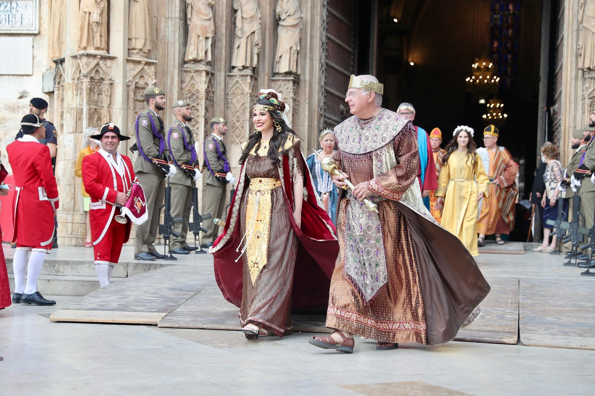 Carmen, Nerea, la reina de Saba y el Ángel del Desierto, en la procesión del Corpus