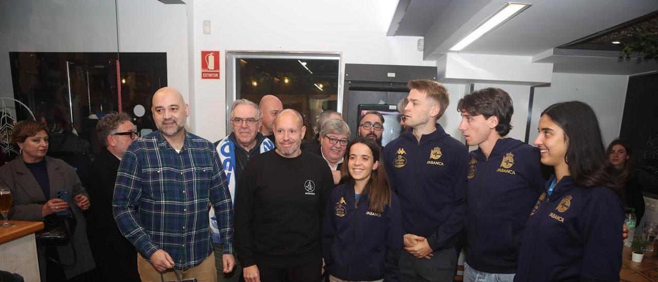 Inaugurada la peña deportivista Acrunia en Vioño