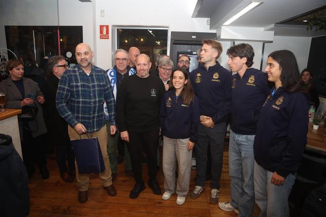 Inaugurada la peña deportivista Acrunia en Vioño