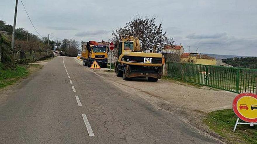 Zona de la Cooperativa y señales instaladas en Fermoselle.