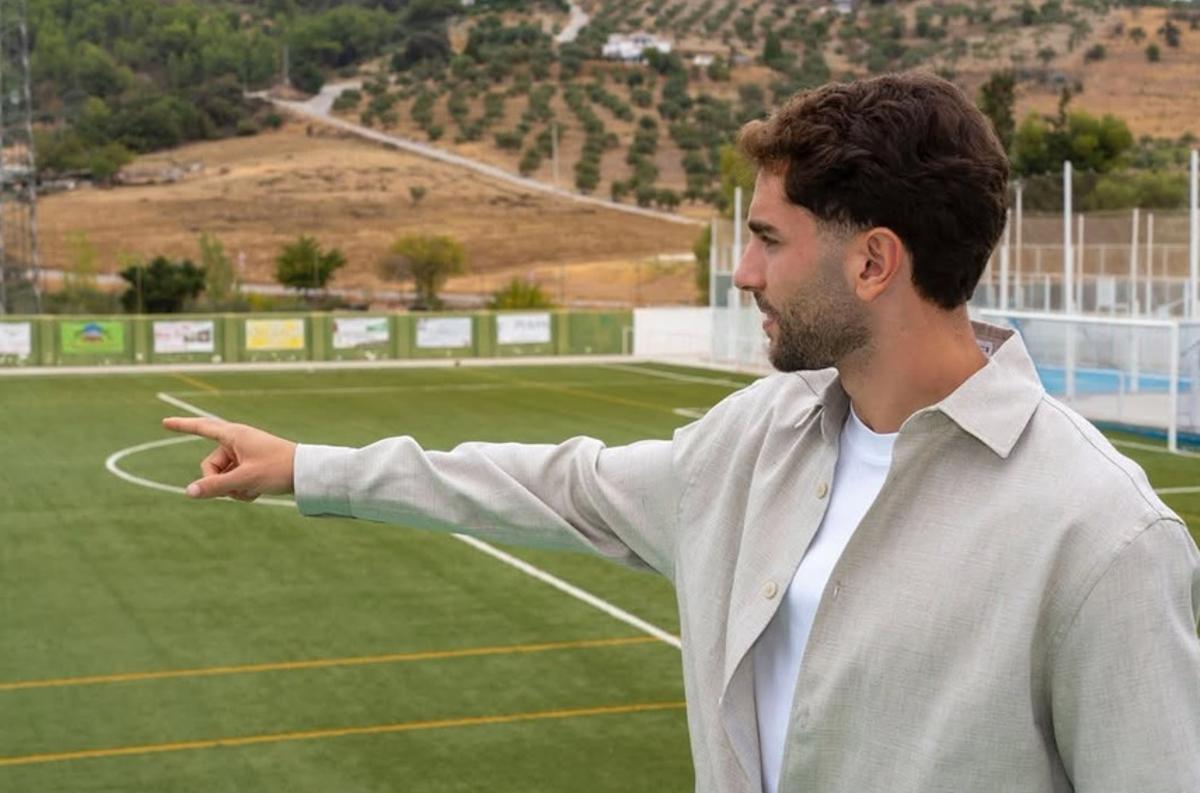 Javi Rueda, invitado de honor en el acto para renombrar el estadio de su pueblo con su nombre